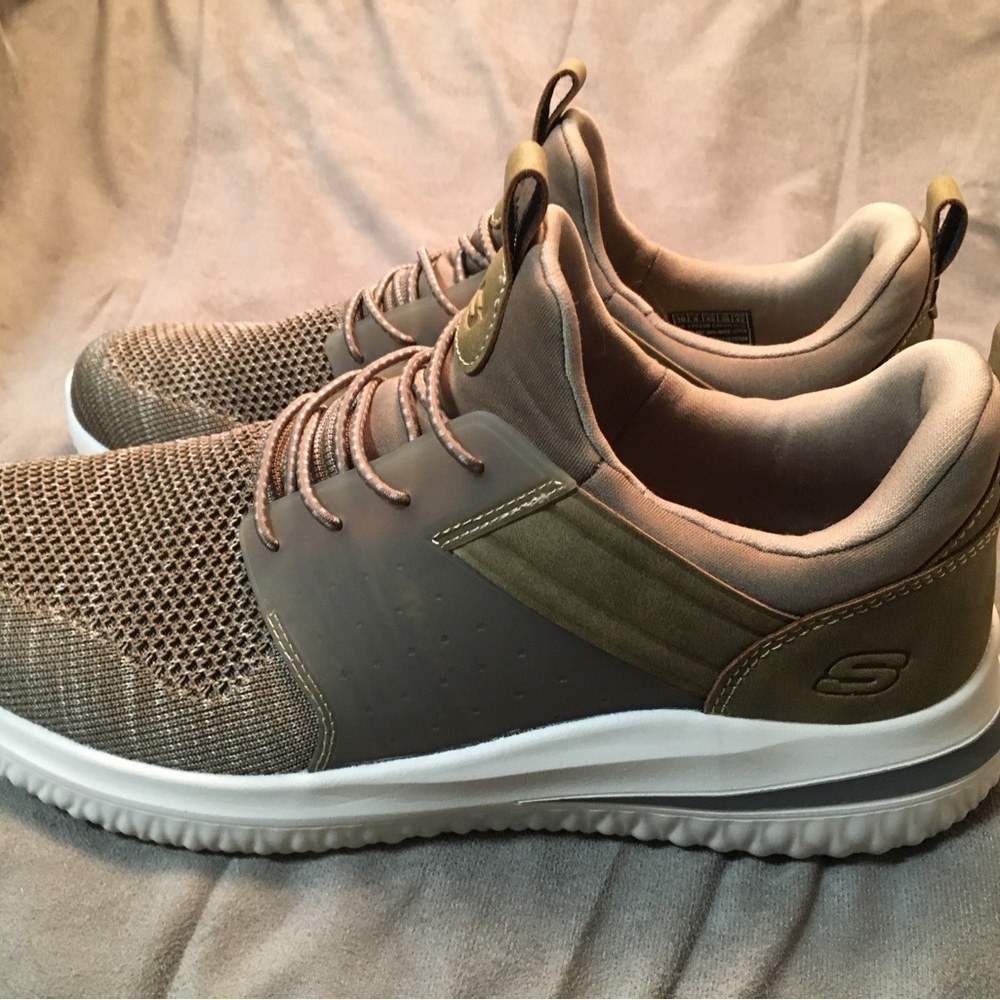 Skechers Classic Fit Sneakers Air Cooled Memory Foam and Gogamat Arch - Picture 4 of 10